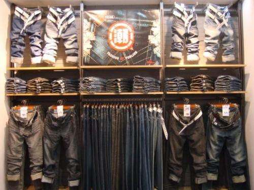 扎堆陈列的裤子会带来哪些的影响