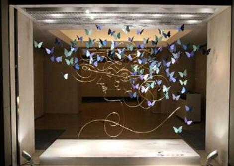 女装店中的橱窗陈列都有哪几种类型