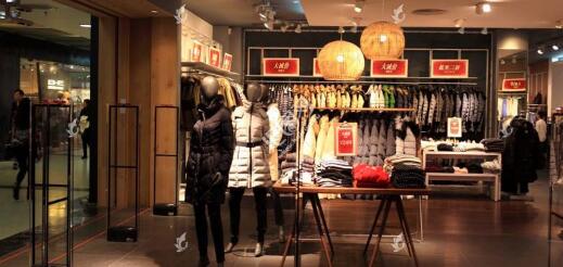 服装店中陈列如何巧用面与角